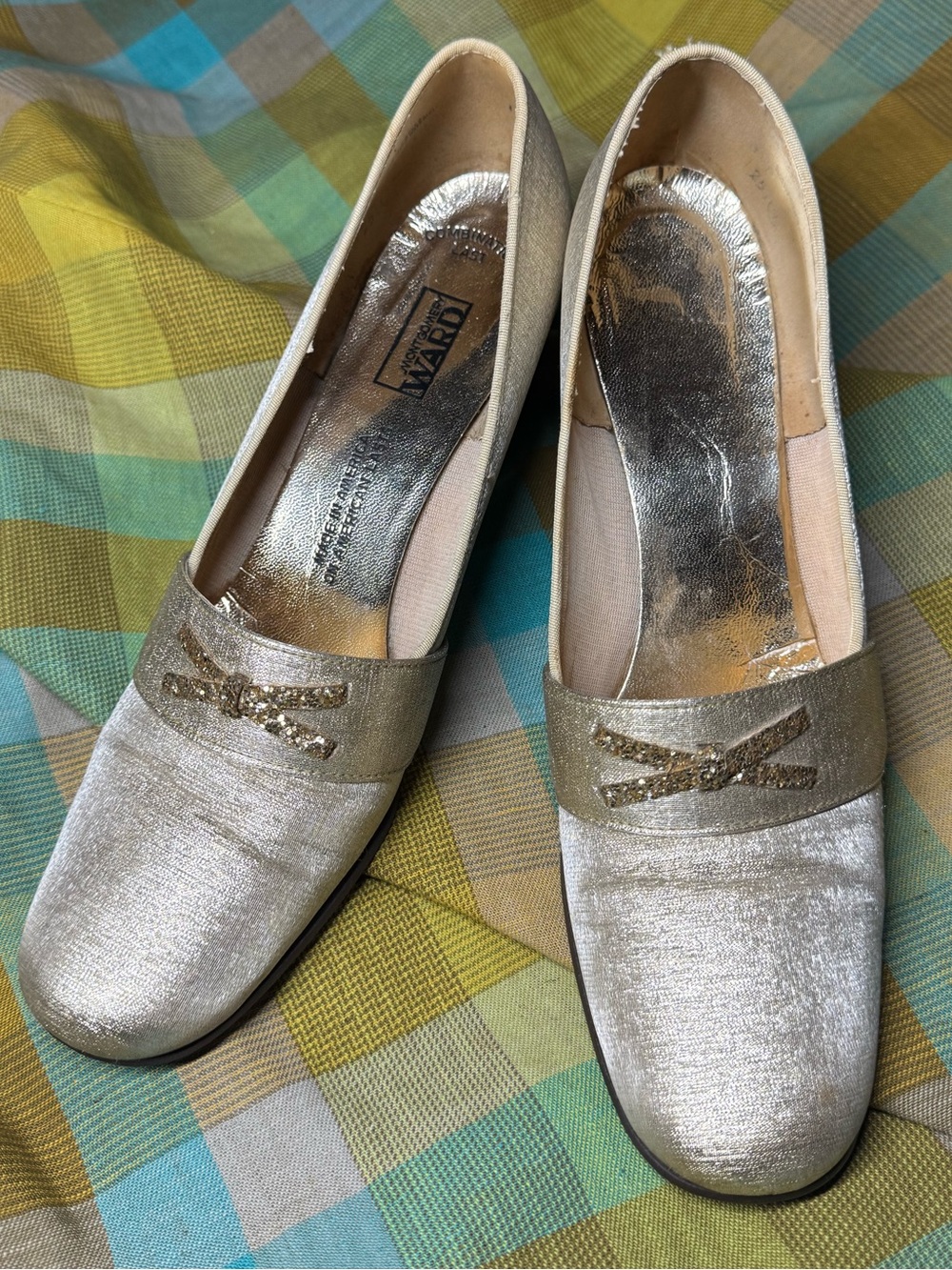 Vintage 1960s Montgomery Ward Gold Metallic Lurex Heels – Women's Size 8 B